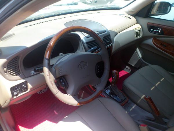 180頂級天窗便宜舒適的代步車 照片8