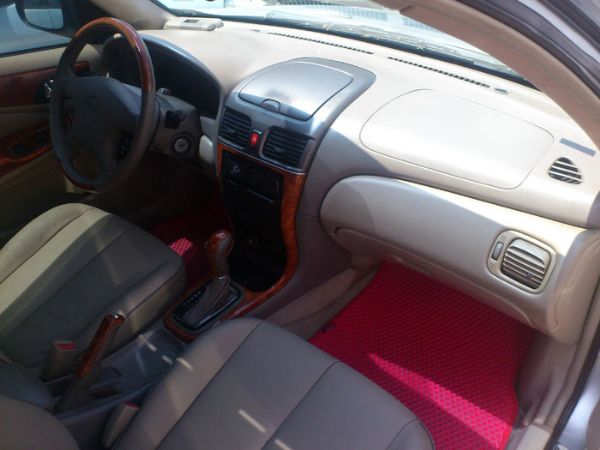 180頂級天窗便宜舒適的代步車 照片10