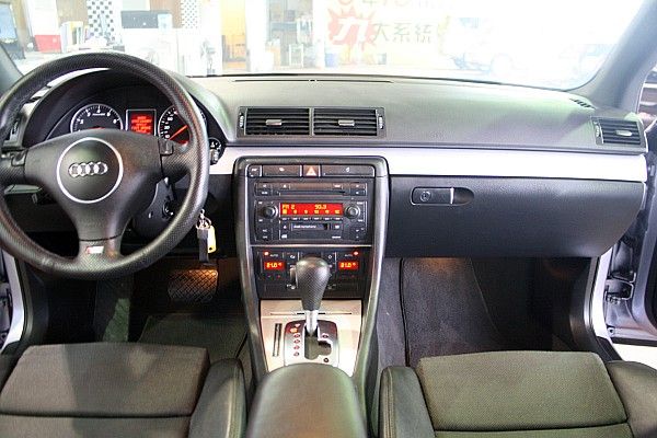 Audi A4 1.8T 銀色 照片3