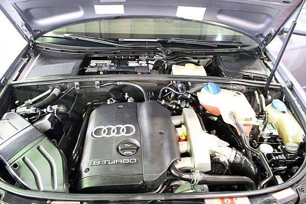 Audi A4 1.8T 銀色 照片8