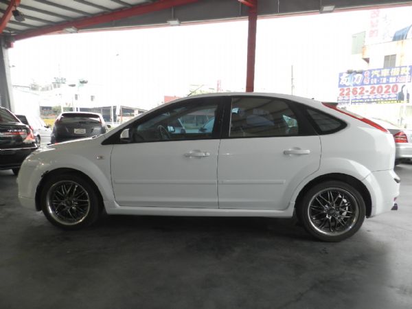 Ford 福特 FOCUS 白 2.0S 照片7