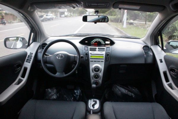 TOYOTA YARIS 照片3