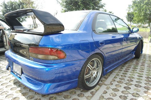 ★小瑋嚴選☆00 Subaru 硬皮鯊 照片2