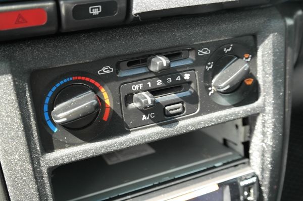 ★小瑋嚴選☆00 Subaru 硬皮鯊 照片5