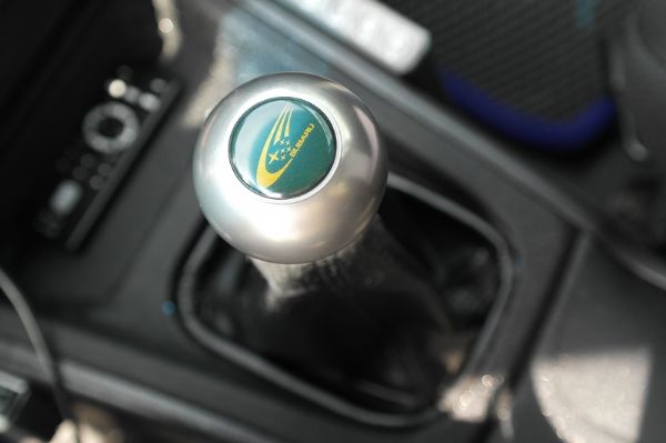 ★小瑋嚴選☆00 Subaru 硬皮鯊 照片6