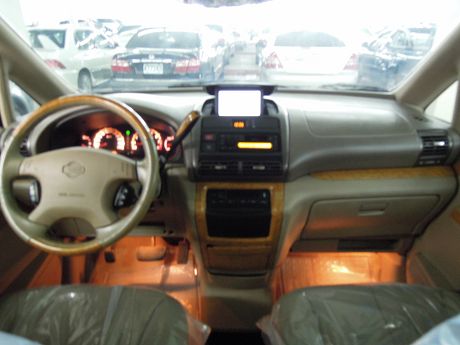 Nissan 日產 Serena QRV 照片2