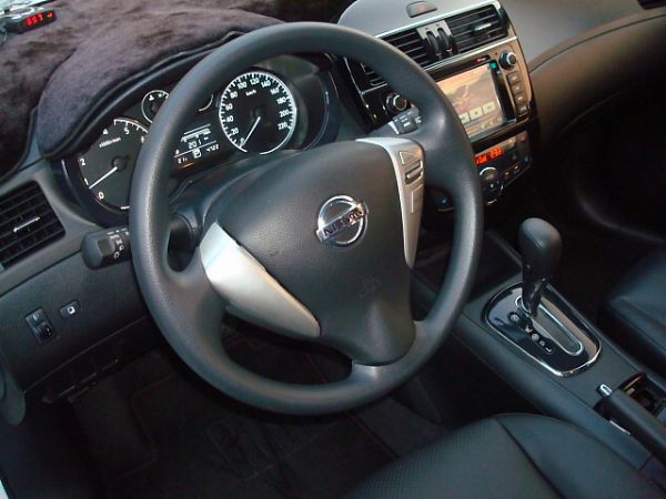 13年 NISSAN TIIDA1.8白 照片5