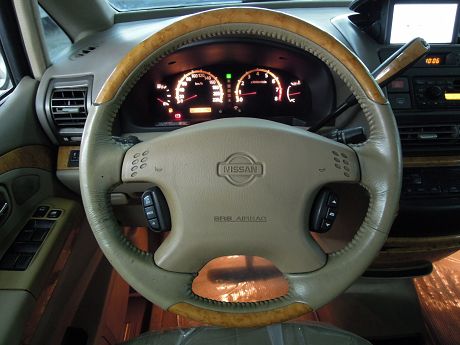 Nissan 日產 Serena QRV 照片3