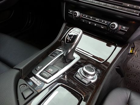 BMW 寶馬 5系列 520  照片6