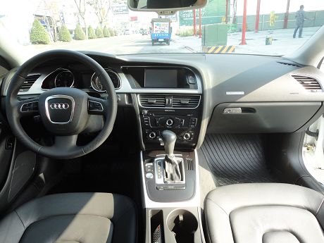 Audi 奧迪 A5 3.2 Coupe 照片2