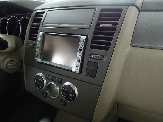 Nissan 日產 Tiida 2009 照片7