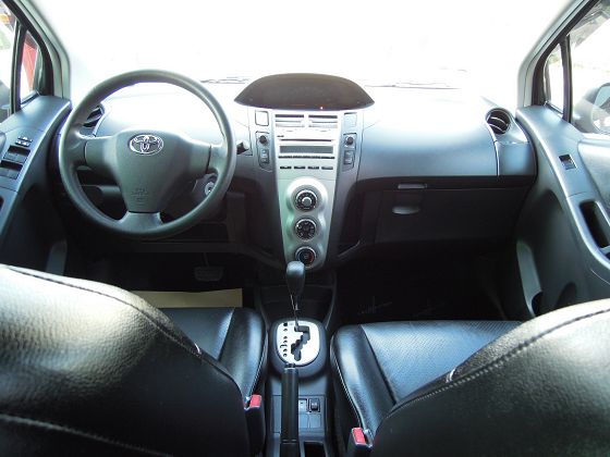Toyota豐田 Yaris 2011 照片2