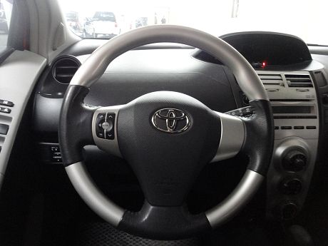Toyota豐田 Yaris 照片3