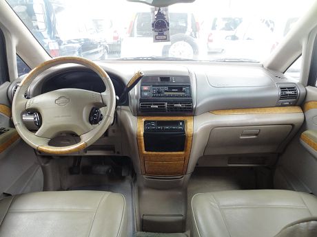 Nissan 日產 Serena QRV 照片2