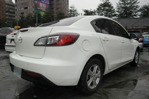 ★小瑋嚴選☆11 Mazda 3 白 照片2