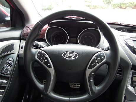 Hyundai 現代 Elantra 照片3