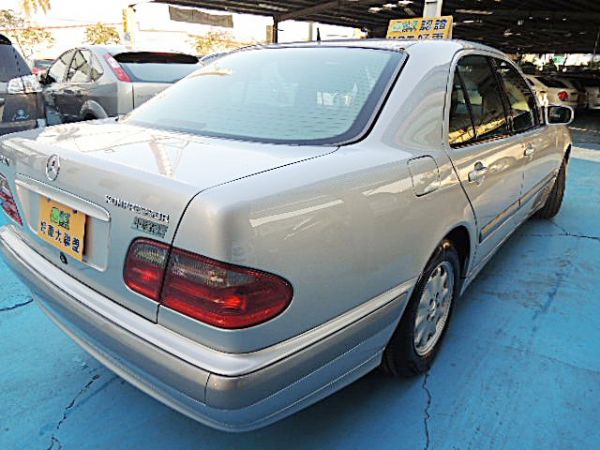 M-BENZ 2002領E200K 實圖 照片3