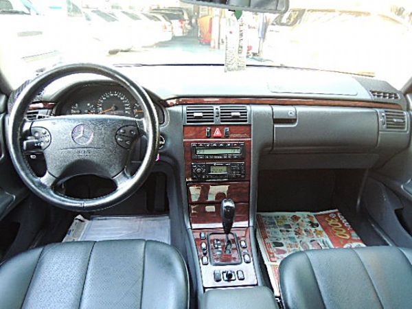 M-BENZ 2002領E200K 實圖 照片6