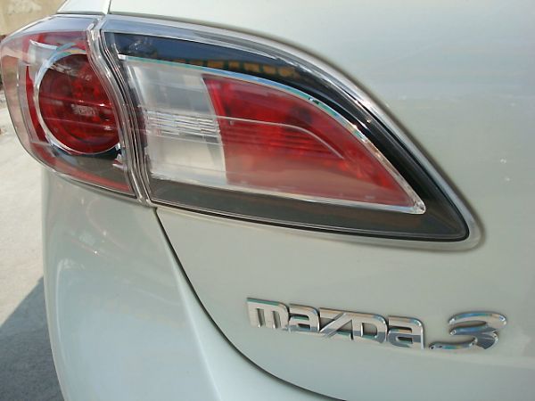 MAZDA 3 馬自達 11年 1.6白 照片4