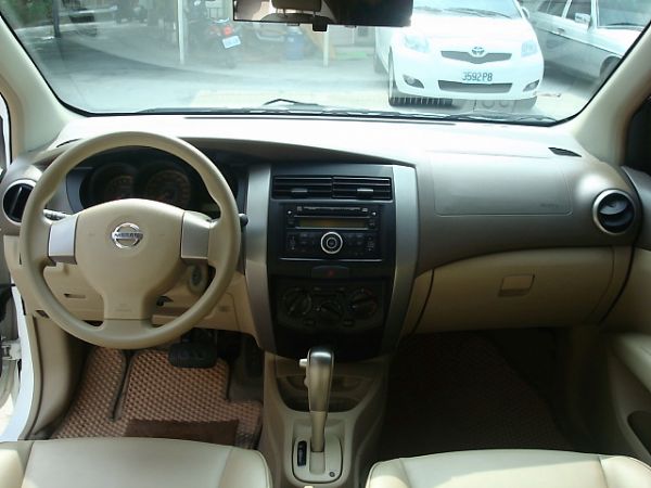 LIVINA日產 NISSAN 1.6白 照片5