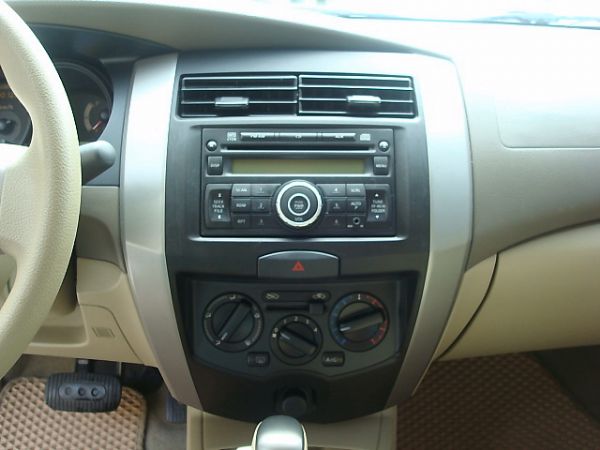 LIVINA日產 NISSAN 1.6白 照片7