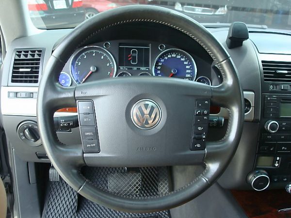 TOUAREG拓瑞格 福斯VW 3.2黑 照片5