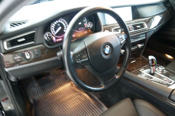  BMW 2009年 740i 全額貸款 照片4