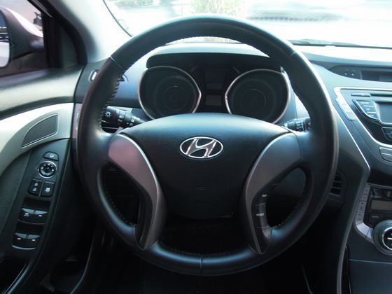 Hyundai 現代 Elantra 照片5