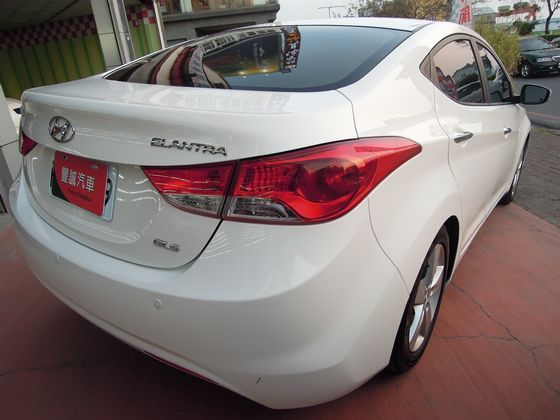 Hyundai 現代 Elantra 照片10