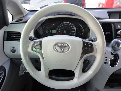 Toyota豐田 Sienna 照片3