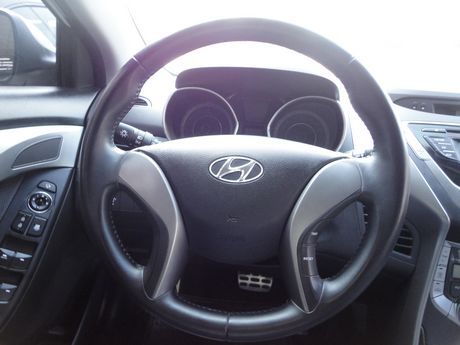 Hyundai 現代 Elantra 照片3