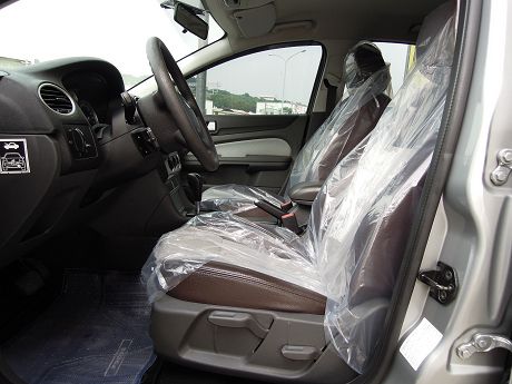 Ford 福特 Focus 1.8 照片7