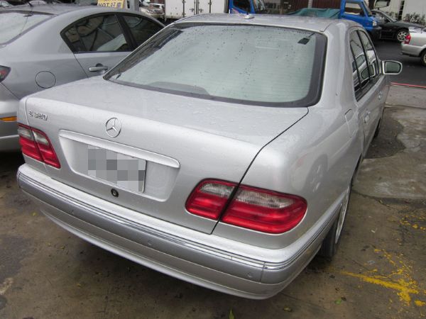 Benz E320 自售總代理 內外超美 照片2