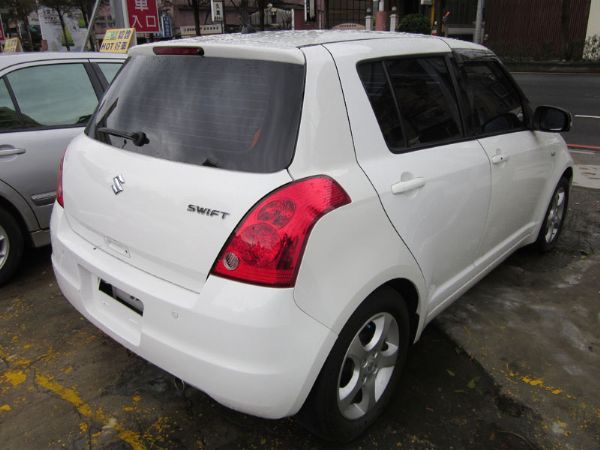 Suzuki Swift 小資代步車 照片2