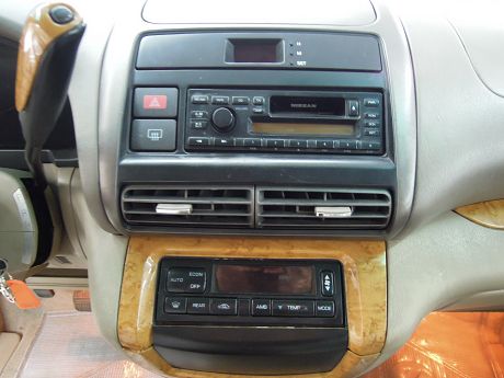 Nissan 日產 Serena QRV 照片8