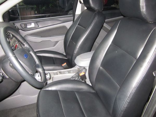 Ford Focus 黑 1.8 照片5