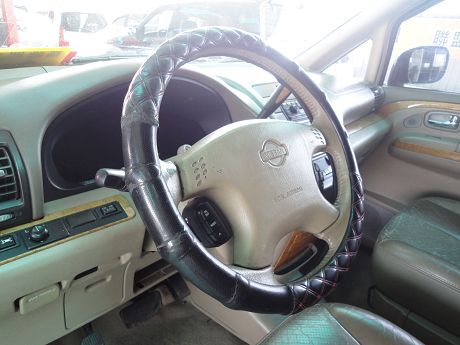 Nissan 日產 Serena QRV 照片3