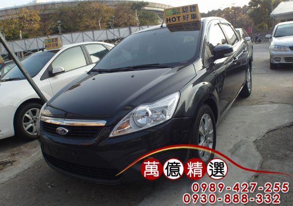 Ford Focus 4D 黑色 照片1