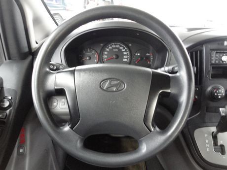 Hyundai 現代 Starex 照片3