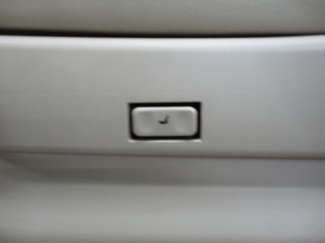 Nissan 日產 Serena QRV 照片8