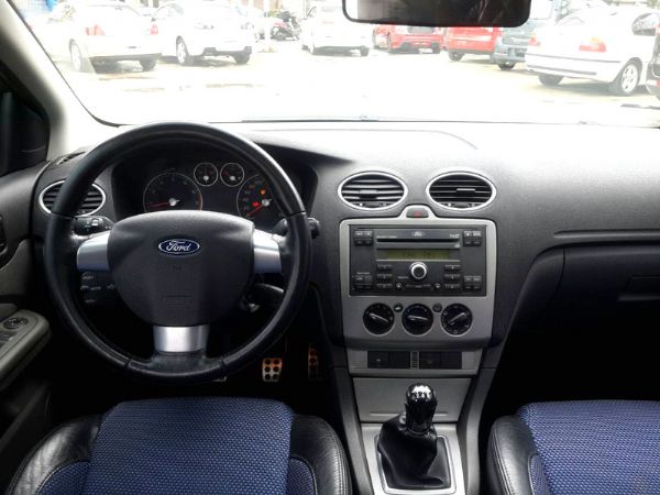 Ford Focus 2.0S 原廠手排 照片3