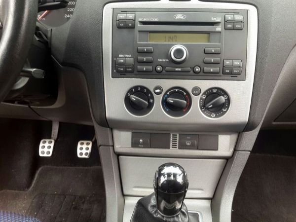 Ford Focus 2.0S 原廠手排 照片4