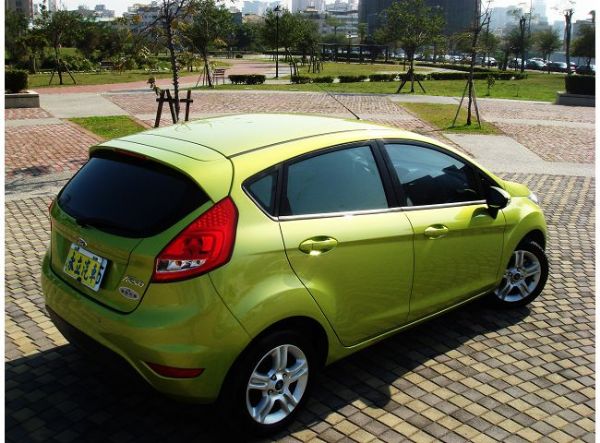 2012 Ford Fiesta 蘋果綠 照片3