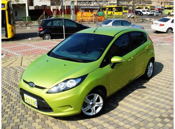 2012 Ford Fiesta 蘋果綠 照片8