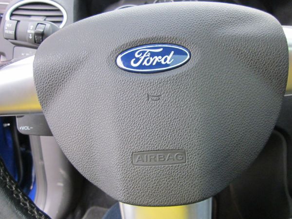 Ford Focus 原廠手排 可低率貸 照片7