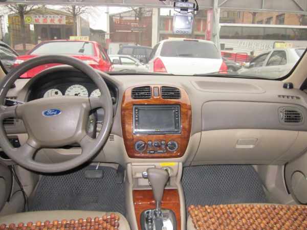 Ford Tierra 1.6 銀色 照片5