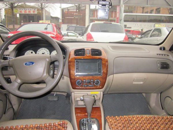 Ford Tierra 1.6 銀色 照片5