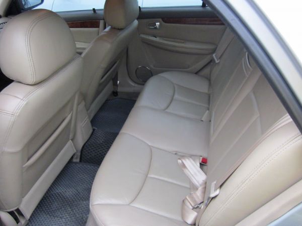 Ford Tierra 1.6 銀色 照片6