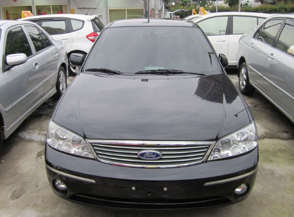 Ford Tierra 1.6 黑色  照片3