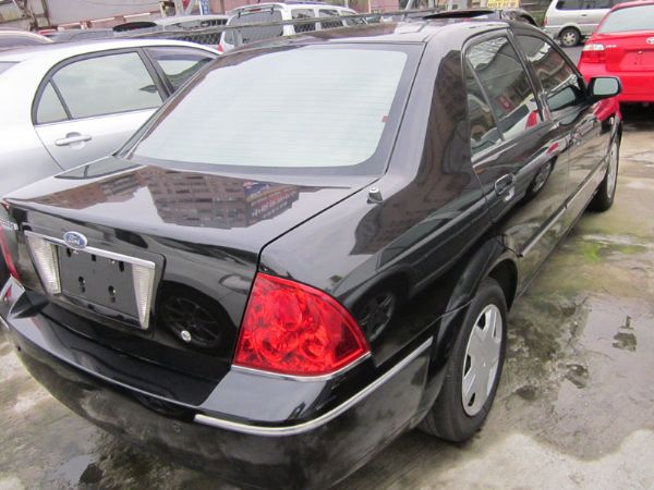 Ford Tierra 1.6 黑色  照片5